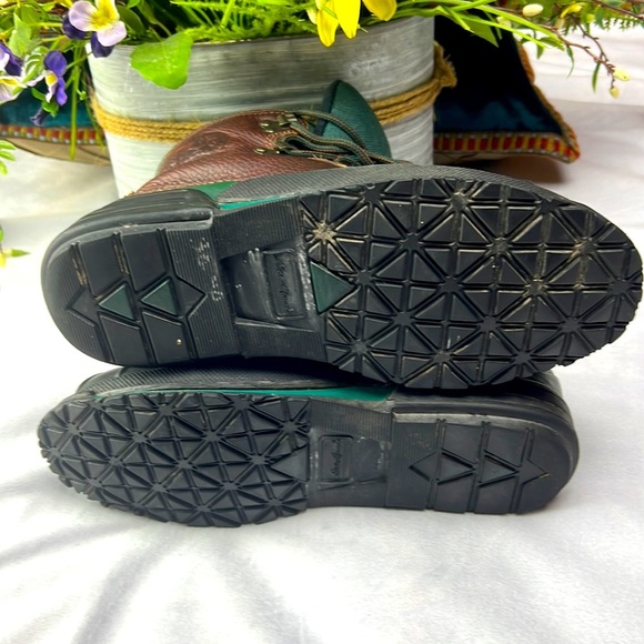 Eddie Bauer Thinsulate thermal insulation boots for men . It is waterproof . - Picture 9 of 9